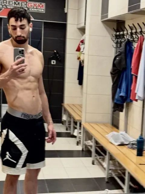 Photo de profil d'un homme adulte